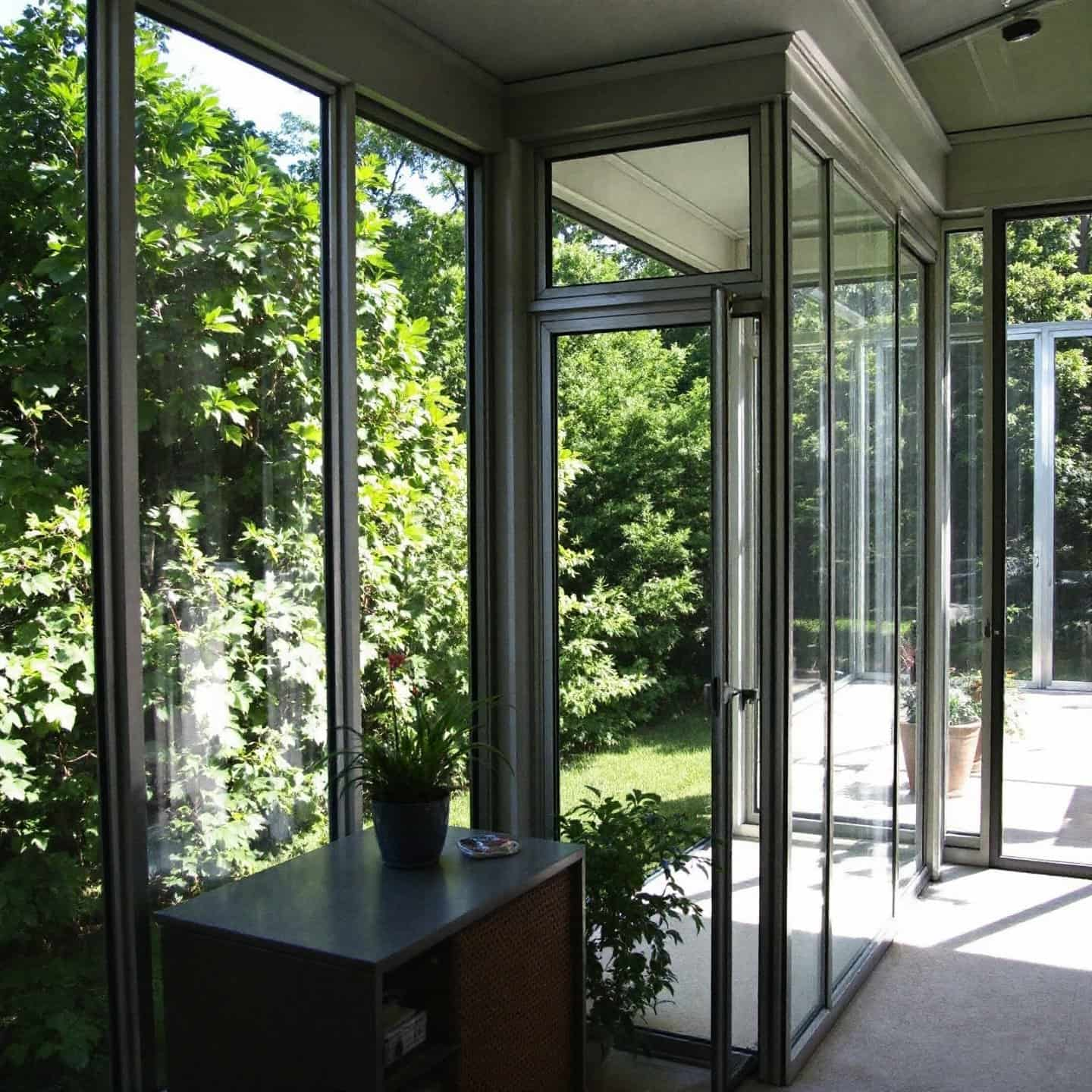 versatile aluminum frames in screen room design